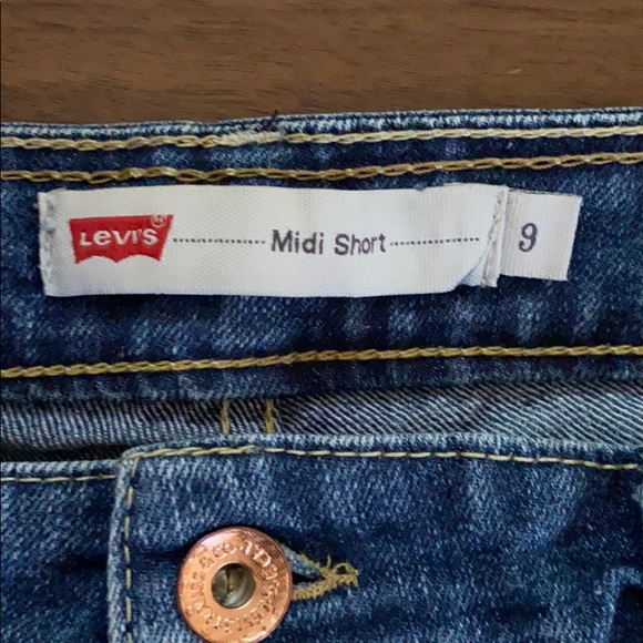 Levi’s midi roll cuff denim jean shorts - Picture 3 of 3